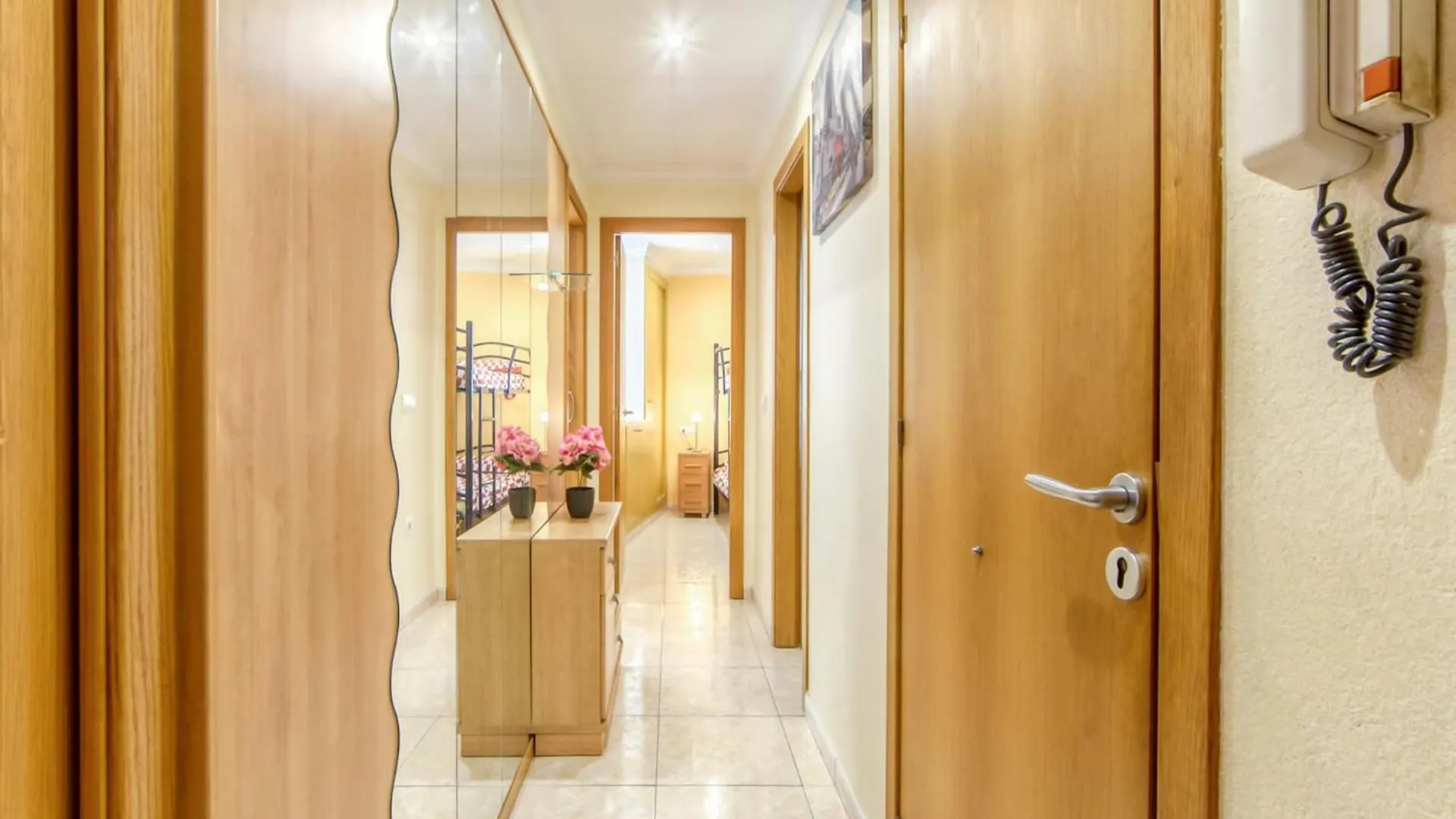 Beautiful Apartment With View Roses 0*,
