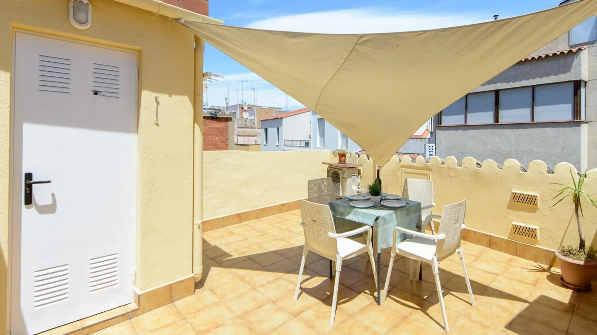 Beautiful Apartment With View Roses